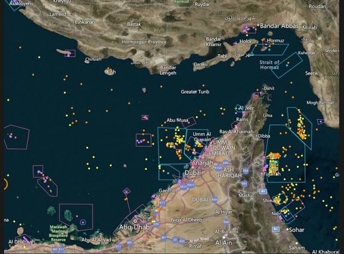 tanker hormuz 1772510457 17725 7385 9048 1772510648